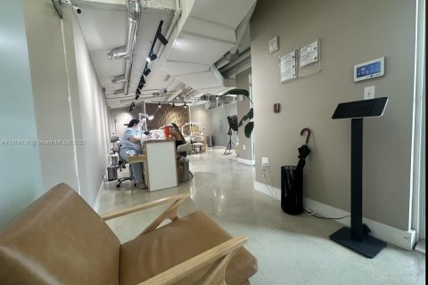 Купить коммерческую недвижимость в Майами, Флорида № 1972132 - фото 2