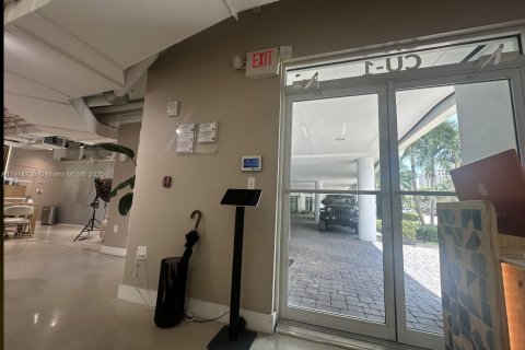 Купить коммерческую недвижимость в Майами, Флорида № 1972132 - фото 4