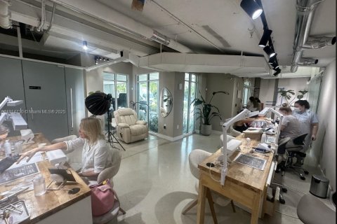 Купить коммерческую недвижимость в Майами, Флорида № 1972132 - фото 11