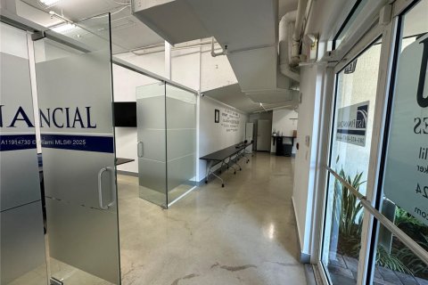 Купить коммерческую недвижимость в Майами, Флорида № 1972132 - фото 14