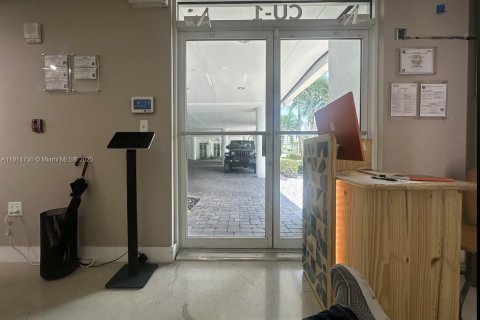 Купить коммерческую недвижимость в Майами, Флорида № 1972132 - фото 3