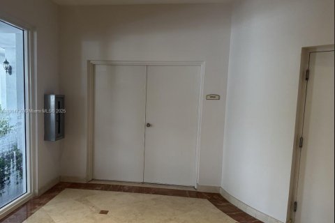 Купить коммерческую недвижимость в Майами, Флорида № 1972132 - фото 6