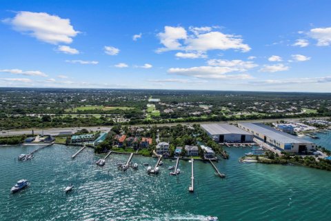 Casa en alquiler en Tequesta, Florida, 6 dormitorios, 503.81 m2 № 1186489 - foto 1