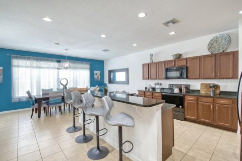 House in Davenport, Florida 6 bedrooms, 332.5 sq.m. № 1369610 - photo 8