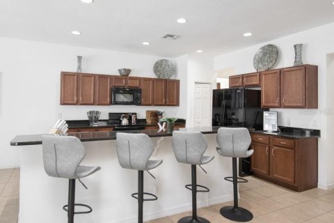 House in Davenport, Florida 6 bedrooms, 332.5 sq.m. № 1369610 - photo 10