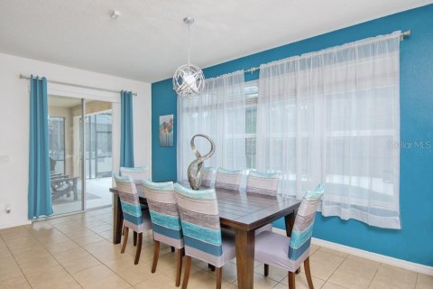 House in Davenport, Florida 6 bedrooms, 332.5 sq.m. № 1369610 - photo 13