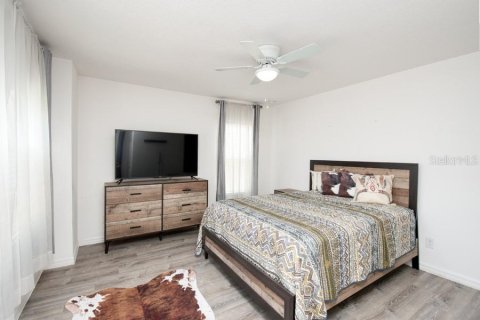 House in Davenport, Florida 6 bedrooms, 332.5 sq.m. № 1369610 - photo 26