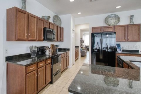 House in Davenport, Florida 6 bedrooms, 332.5 sq.m. № 1369610 - photo 11