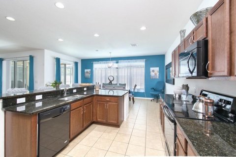 House in Davenport, Florida 6 bedrooms, 332.5 sq.m. № 1369610 - photo 9