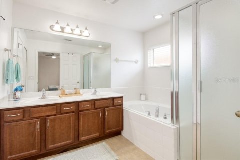 House in Davenport, Florida 6 bedrooms, 332.5 sq.m. № 1369610 - photo 20
