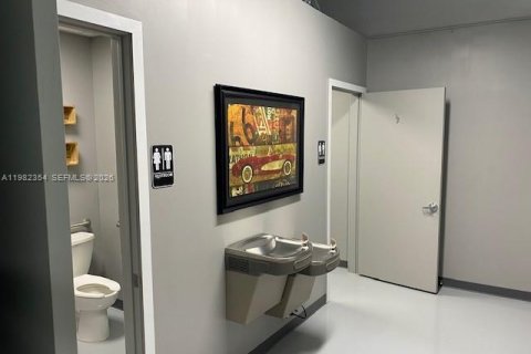 Immobilier commercial à vendre à Dania Beach, Floride № 2045182 - photo 19