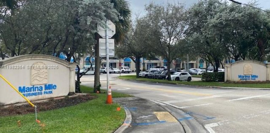 Immobilier commercial à Dania Beach, Floride № 2045182