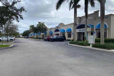 Immobilier commercial à vendre à Dania Beach, Floride № 2045182 - photo 3