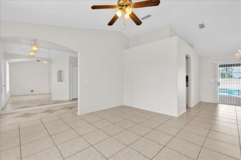 Villa ou maison à louer à Davenport, Floride: 4 chambres, 183.11 m2 № 2167260 - photo 5