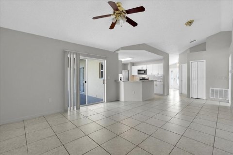 Villa ou maison à louer à Davenport, Floride: 4 chambres, 183.11 m2 № 2167260 - photo 13