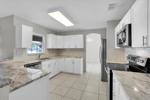 Villa ou maison à louer à Davenport, Floride: 4 chambres, 183.11 m2 № 2167260 - photo 10