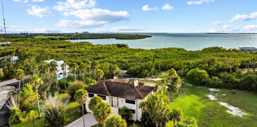 House in Palmetto, Florida 4 bedrooms, 256.41 sq.m. № 2215974