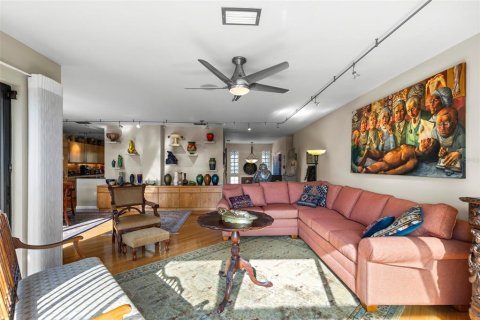 House in Palmetto, Florida 4 bedrooms, 256.41 sq.m. № 2215974 - photo 15