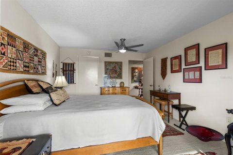 House in Palmetto, Florida 4 bedrooms, 256.41 sq.m. № 2215974 - photo 13
