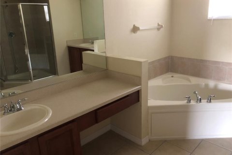 Casa en alquiler en Tampa, Florida, 4 dormitorios, 227.98 m2 № 1876995 - foto 10