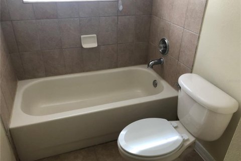 Casa en alquiler en Tampa, Florida, 4 dormitorios, 227.98 m2 № 1876995 - foto 16