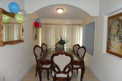 House in Davenport, Florida 3 bedrooms, 173.82 sq.m. № 1900167 - photo 8
