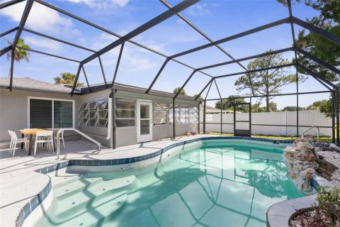 House in Palm Coast, Florida 4 bedrooms, 142.14 sq.m. № 1907445 - photo 3