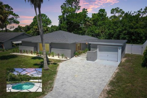 House in Palm Coast, Florida 4 bedrooms, 142.14 sq.m. № 1907445 - photo 1