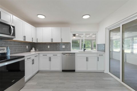 House in Palm Coast, Florida 4 bedrooms, 142.14 sq.m. № 1907445 - photo 10