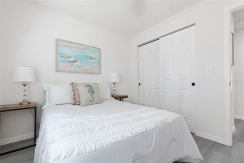 House in Palm Coast, Florida 4 bedrooms, 142.14 sq.m. № 1907445 - photo 19