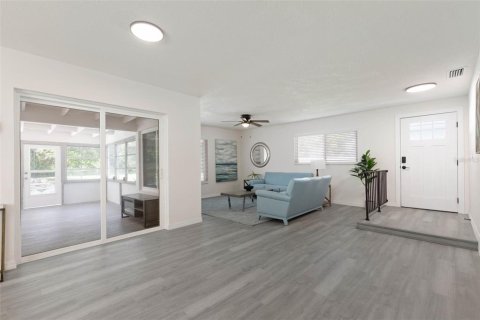 House in Palm Coast, Florida 4 bedrooms, 142.14 sq.m. № 1907445 - photo 8