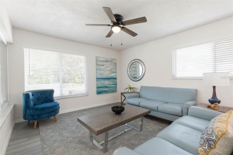 House in Palm Coast, Florida 4 bedrooms, 142.14 sq.m. № 1907445 - photo 7