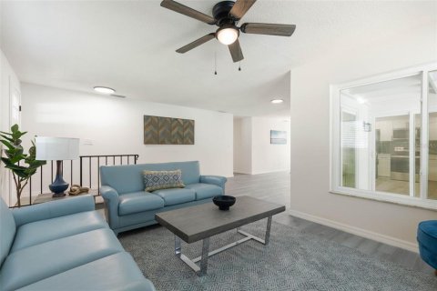 House in Palm Coast, Florida 4 bedrooms, 142.14 sq.m. № 1907445 - photo 6