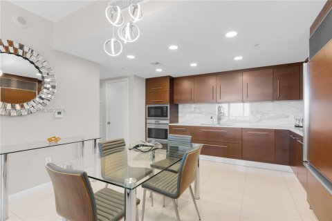 Купить кондоминиум в Майами, Флорида 1 спальня, 83.43м2, № 2090050 - фото 11