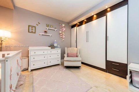 Condo in Miami, Florida, 2 bedrooms  № 1998849 - photo 20