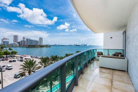 Condo in Miami, Florida, 2 bedrooms  № 1998849 - photo 13