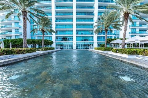 Condo in Miami, Florida, 2 bedrooms  № 1998849 - photo 24