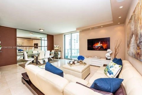 Condo in Miami, Florida, 2 bedrooms  № 1998849 - photo 12