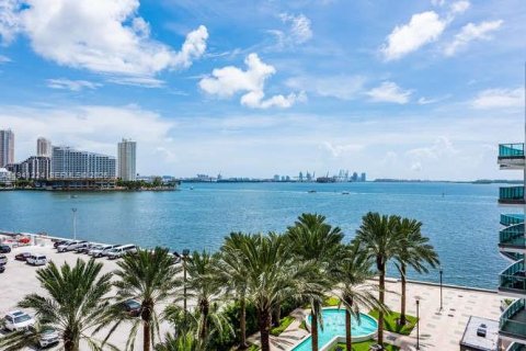 Condo in Miami, Florida, 2 bedrooms  № 1998849 - photo 15