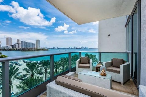 Condo in Miami, Florida, 2 bedrooms  № 1998849 - photo 14