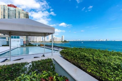Condo in Miami, Florida, 2 bedrooms  № 1998849 - photo 23