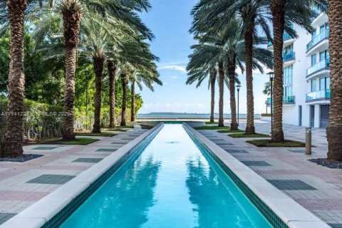 Condo in Miami, Florida, 2 bedrooms  № 1998849 - photo 2