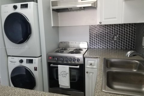 Снять в аренду кондоминиум в Майами, Флорида 2 спальни, 65.03м2, № 1956171 - фото 11