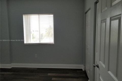 Снять в аренду кондоминиум в Майами, Флорида 2 спальни, 65.03м2, № 1956171 - фото 18