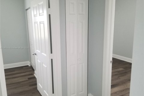 Снять в аренду кондоминиум в Майами, Флорида 2 спальни, 65.03м2, № 1956171 - фото 16