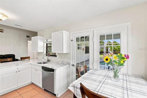 Villa ou maison à vendre à North Port, Floride: 3 chambres, 116.31 m2 № 2322344 - photo 15