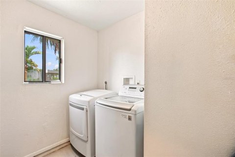 Villa ou maison à vendre à North Port, Floride: 3 chambres, 116.31 m2 № 2322344 - photo 27
