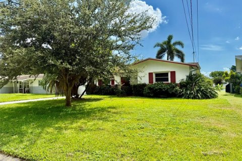 Villa ou maison à louer à Dunedin, Floride: 2 chambres, 97.73 m2 № 1876673 - photo 1