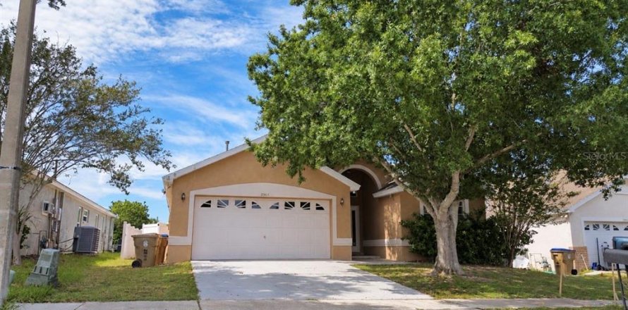 Villa ou maison à Kissimmee, Floride 4 chambres, 163.51 m2 № 2399030