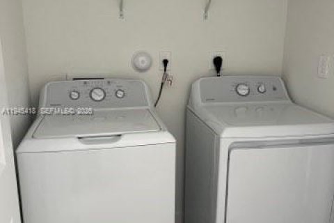 Adosado en venta en Florida City, Florida, 3 dormitorios, 127.83 m2 № 2001825 - foto 6